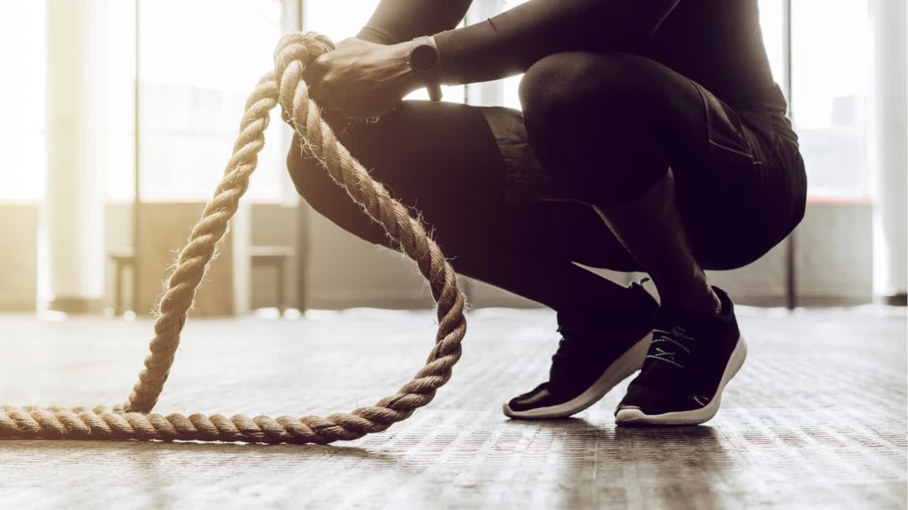 Personnes excercant différentes pratiques sportives afin de promouvoir les services sportifs (cours collectifs et préparation physique) disponibles à la salle de sport de Laurie Pagnac - Fitworkout à Foix.